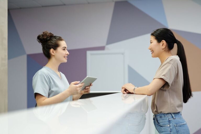 AI Answering Service vs Voicemail vs Live Answering: Which Fits Your Business?